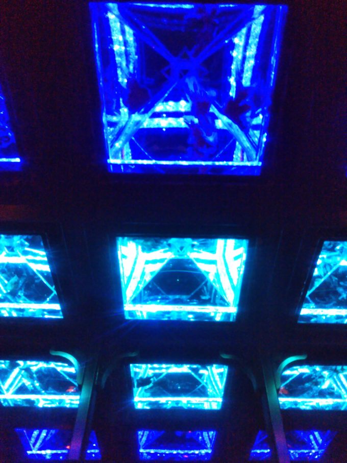 アートアクアリウム日本橋 清涼感を感じる青い光