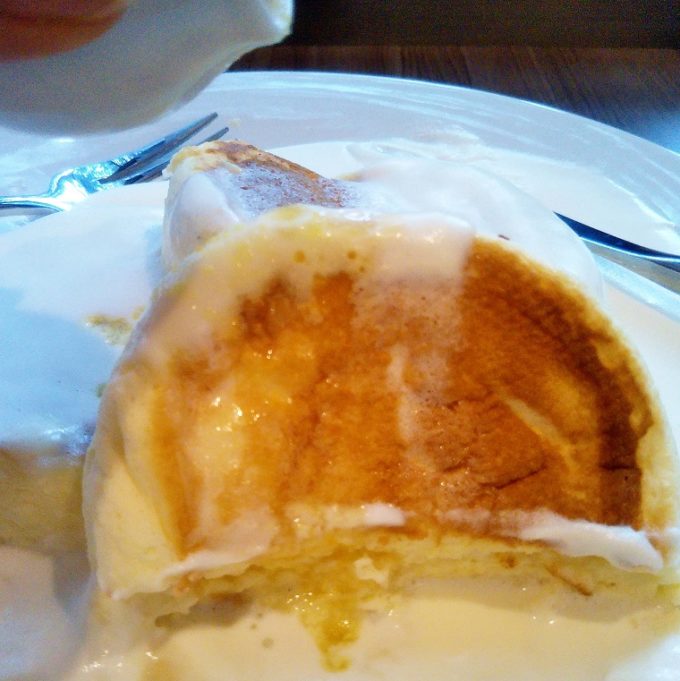 ishiya（イシヤ） 日本橋のプレーンのパンケーキにオレンジソースをかけると後味爽やかで美味！【コレド室町テラス】