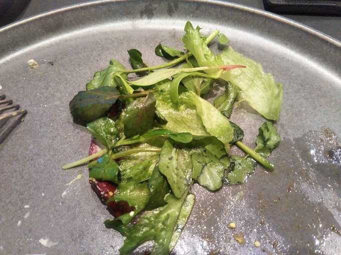 野菜のスモーブローの付け合せのサラダ。アロウブ白金台（A L'AUBE）